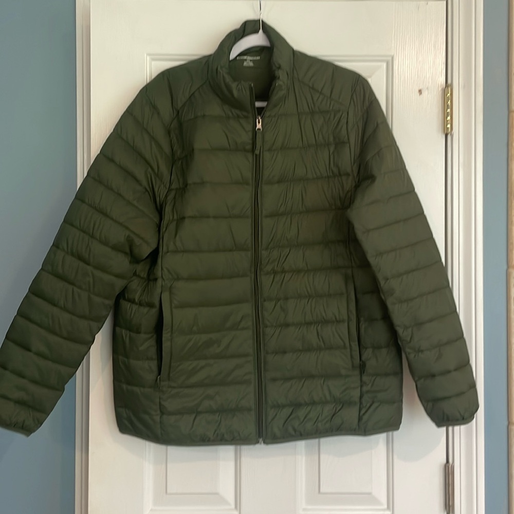 Amazon Essentials Women's Green Puffer Jacket